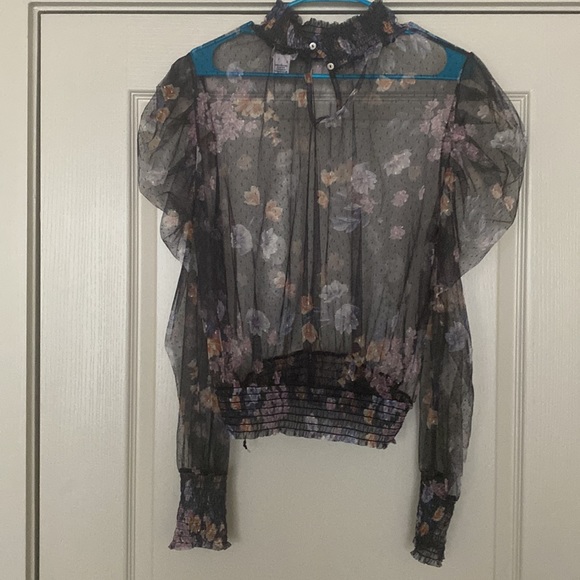 Sheer floral print blouse. - Picture 2 of 4
